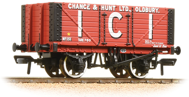 Bachmann 37-115 British Railways 7 Plank Wagon Chance & Hunt Limited Red 151 Image