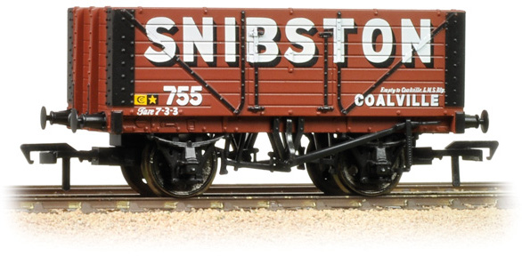 Bachmann 37-113 British Railways 7 Plank Wagon Snibston Red 755 Image